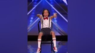 Noah Epps Flexible 11 Year Old Tells a Story Through His Unique Moves