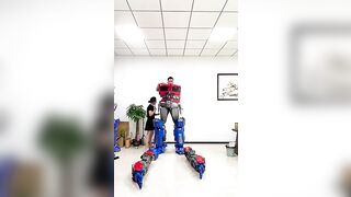 27-meter mecha Optimus Prime wearing tutorial creative inspiration, flexible performance wear me