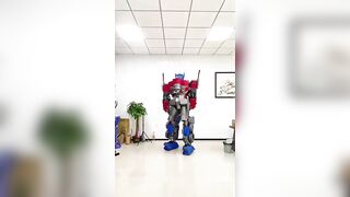 27-meter mecha Optimus Prime wearing tutorial creative inspiration, flexible performance wear me