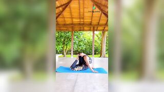 Back bending #yogapose #yogaurmi #shorts #shortvideo #ytshorts #youtubeshorts #yogaasana #yoga