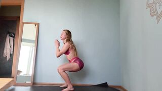 4K Yoga and Body Art Suit Experience with Elli