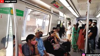 मम्मी जी ये लड़की, ये क्या होती है Funny Prank In Metro????। Prank In India | Metro Prank।  Sagar Saini