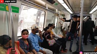 मम्मी जी ये लड़की, ये क्या होती है Funny Prank In Metro????। Prank In India | Metro Prank।  Sagar Saini