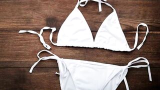 Guide Pratique : Comment Nettoyer Vos Bikinis et Maillots de Bain Efficacement !