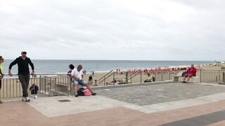 PLAYA DEL INGLES. TOURISTS Leave ANEXO II And The BEACH BECAUSE Of The RAIN. April 03, 2022.