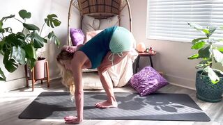 Contortion and Stretching with Penelope. Yoga, Fitness for Hip Flexibility.