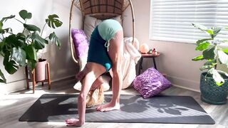 Contortion and Stretching with Penelope. Yoga, Fitness for Hip Flexibility.