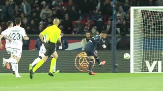 PARIS SAINT-GERMAIN - FC LORIENT (5 - 1) - Highlights - (PSG - FCL) / 2021-2022