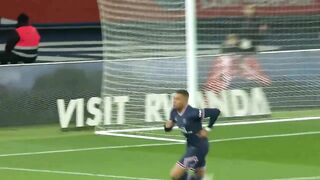 PARIS SAINT-GERMAIN - FC LORIENT (5 - 1) - Highlights - (PSG - FCL) / 2021-2022