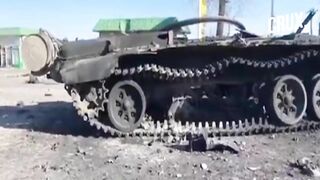 Ukraine Demolishes Putin's Super Tanks | What Explains The Huge Damage To Captured Russian T-72s?