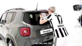 Who Wins the Napkin Challenge! | Juventus Women take on the Napkin Challenge! | Powered by Jeep