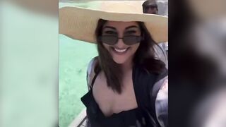 Salman khan Sonakshi Sinha Maldives honeymoon | Sonakshi hot bikini picture viral | Bollywood latest
