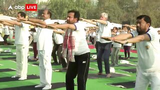 Yoga Utsav on World Health Day: Meenakshi Lekhi performs Yoga | ABP News
