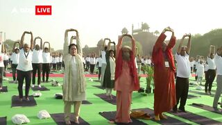Yoga Utsav on World Health Day: Meenakshi Lekhi performs Yoga | ABP News